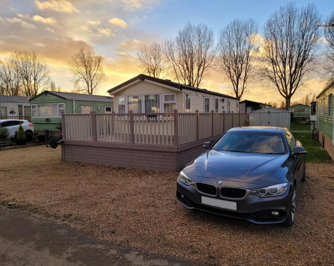 Lovely Static Caravan At Billing Aquadrome Villa Northampton Exterior photo